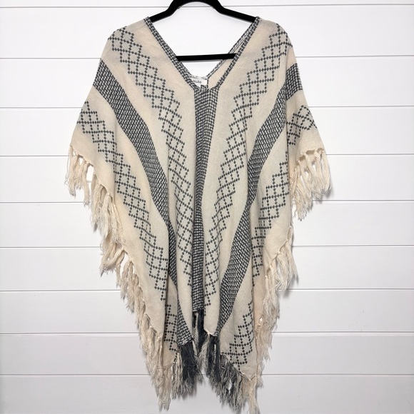MUDD women fringe boho poncho Cream and gray  One size - Picture 4 of 9